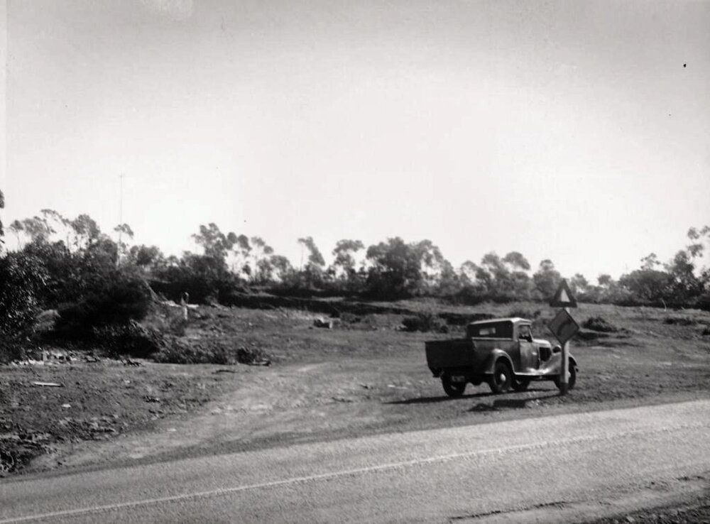 Gravel pit, Frenchs Forest Road, Seaforth, 27th August 1947