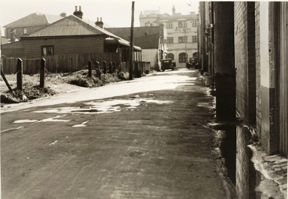 Henrietta Lane looking to Hotel Pacific, Manly, 1st July 1937