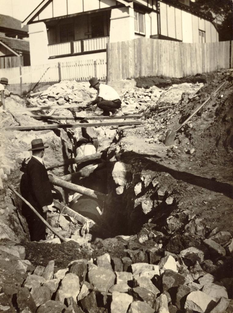 Construction continues in Kangaroo Street, corner Birkley Road, Manly, c1940s