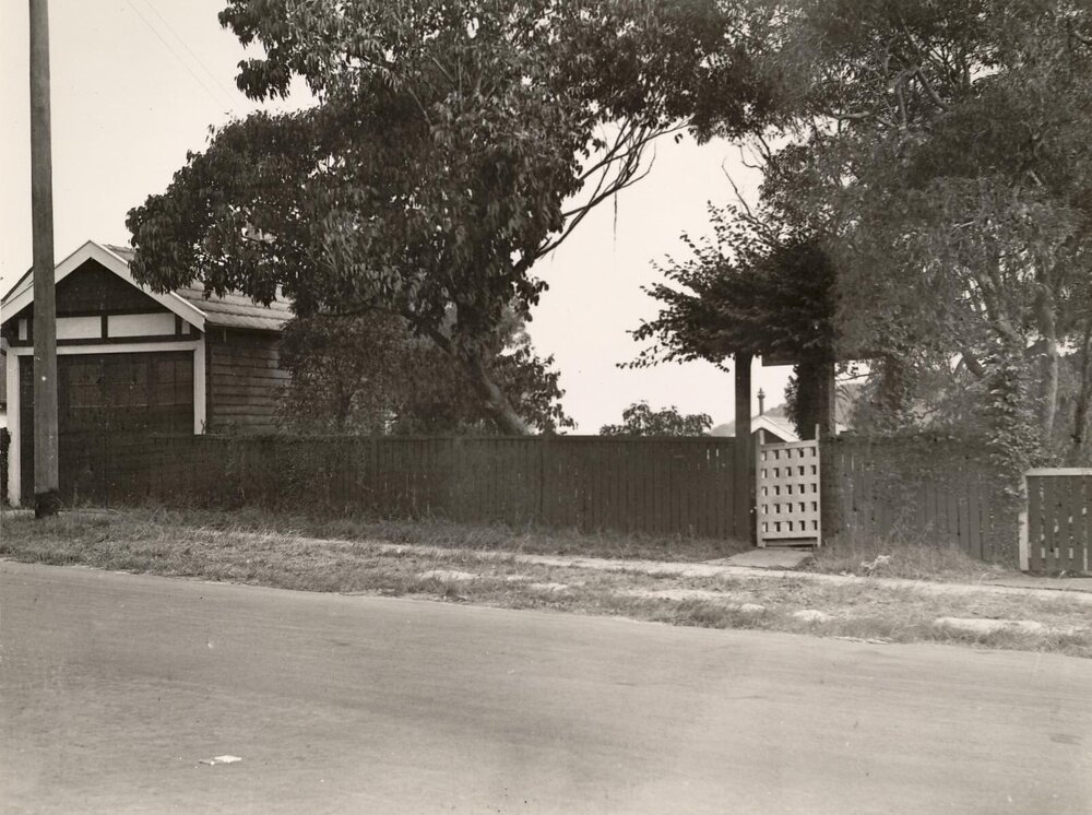 Lauderdale Avenue front of Cooinoo, Fairlight, 19th March 1941