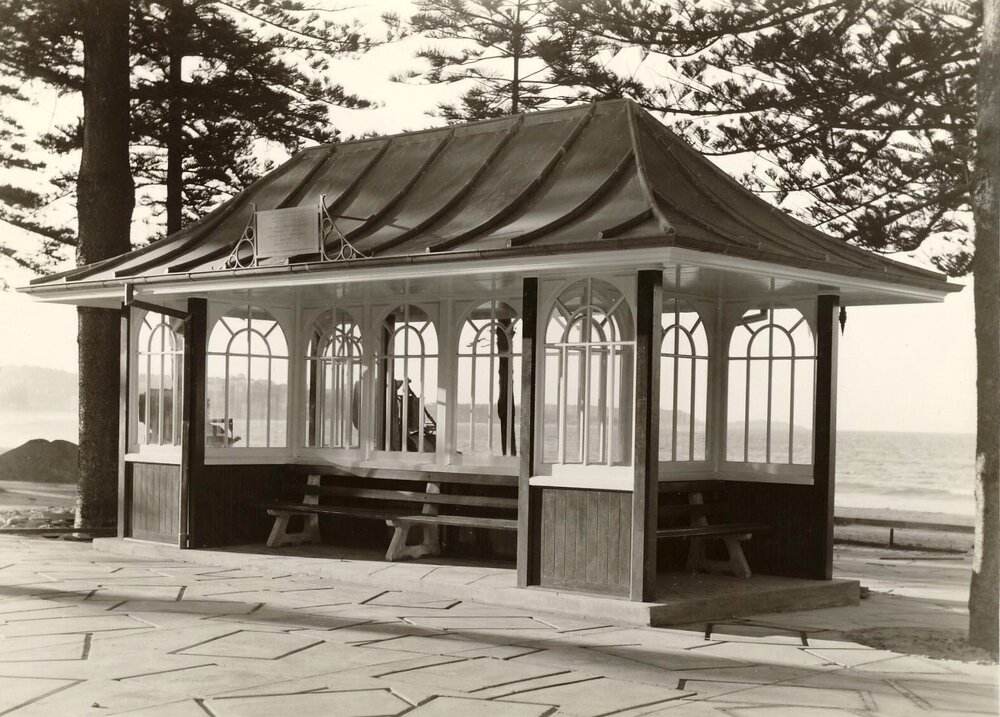 Lily Geach Memorial kiosk, Manly, June 1940