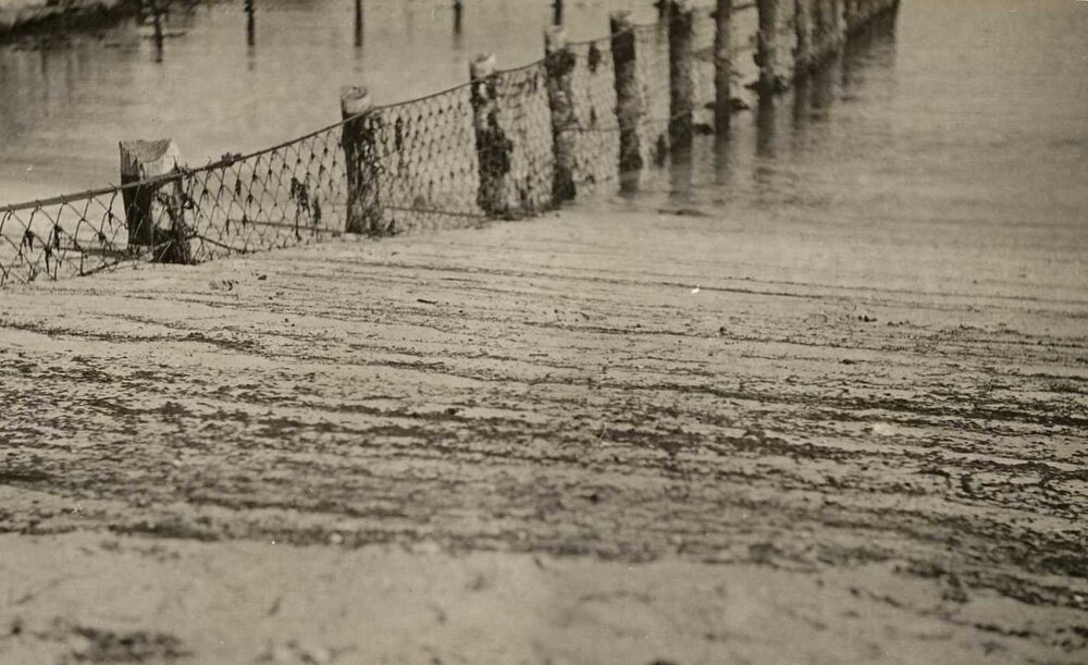 Little Manly Pool, deposits of tar, Manly, 23rd April 1940