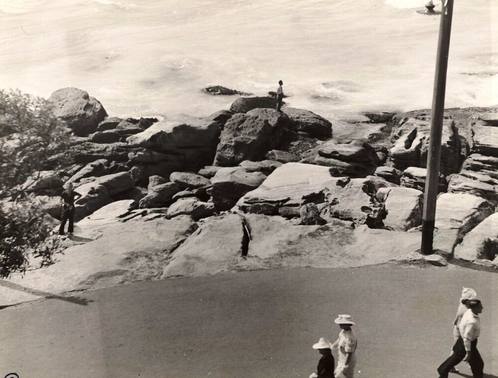 Low tide, rocks, South Steyne, Manly, 23rd February 1940