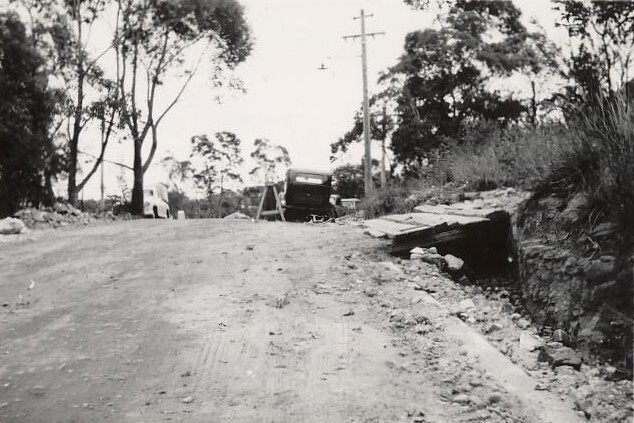 Peronne Avenue roadworks continue, Clontarf,  1956