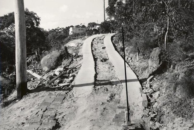 Peronne Avenue construction, works near turn, Clontarf, 1956