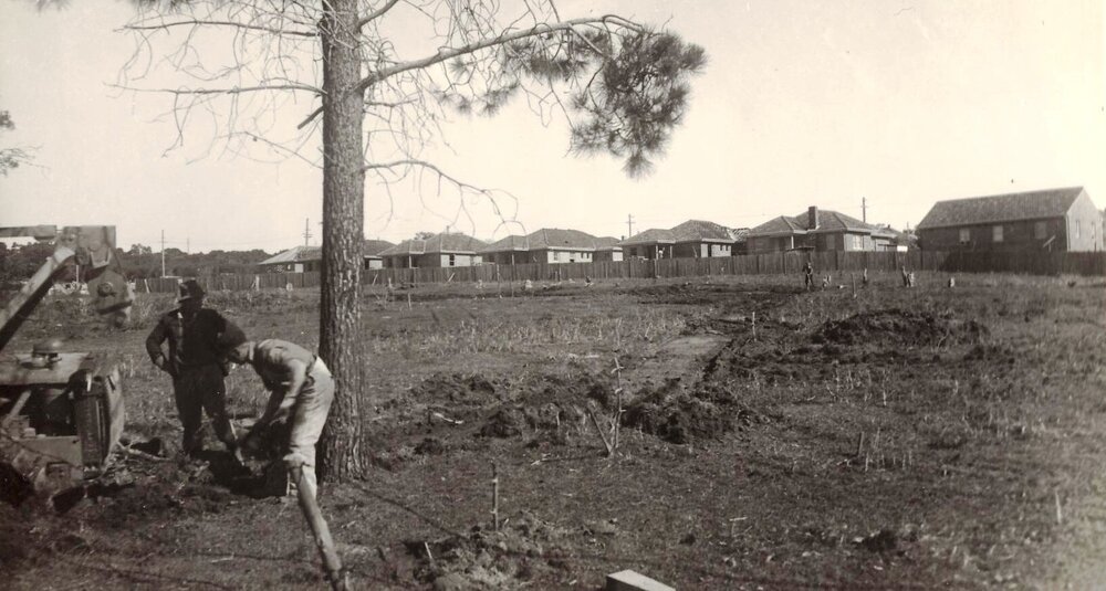 Phillip Avenue from Baranbali Ave, contruction works, Seaforth, 24th July 1947