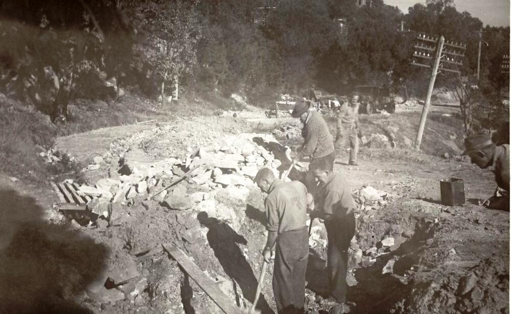 Road excavation Gordon Street, Manly Vale, 9th July 1947