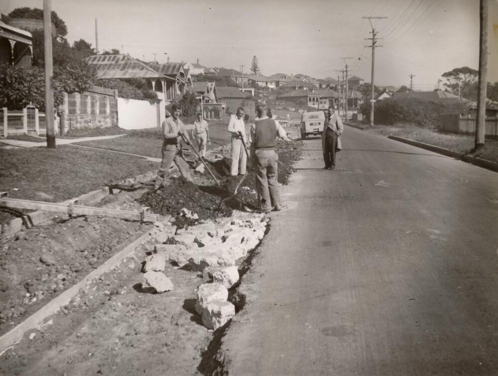 Road work crew on Balgowlah Road between Suwarrow and Daintrey St, Fairlight, June 1952