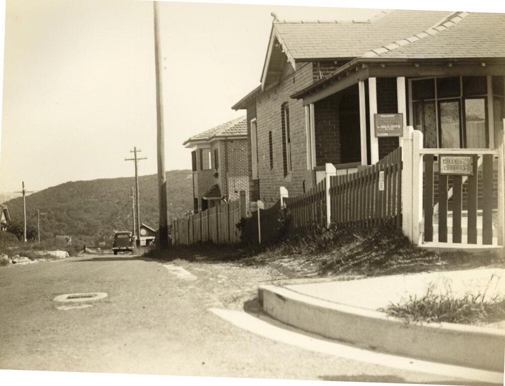 Hillview College, Ashley Parade curbside, Fairlight, 1936