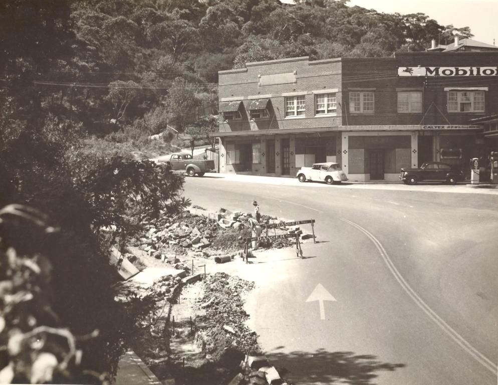Widening Battle Boulevarde at Sydney Road, Seaforth, Oct 1948