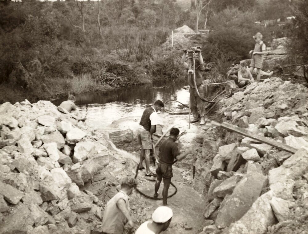 Work on New Street pipeline, Balgowlah Heights, May 1950