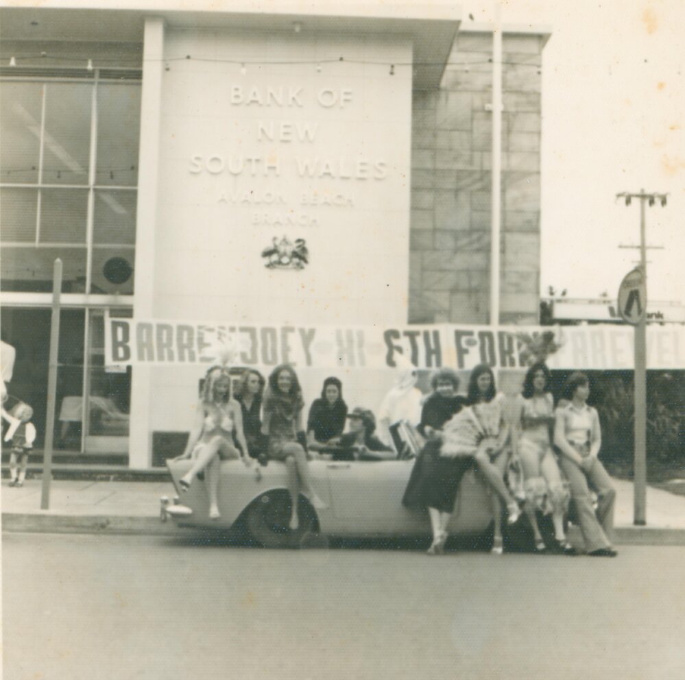 Barrenjoey High School students on the corner of Old Barrenjoey Road and Avalon Parade, Avalon Beach