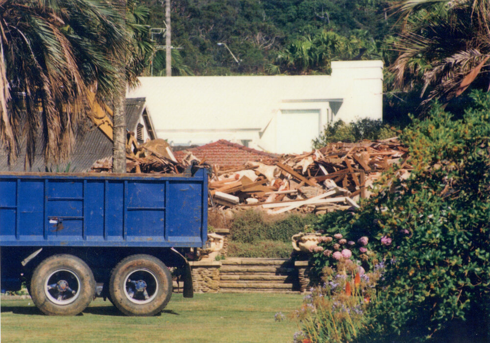 Demolition of Bilgola House, Bilgola Beach January 1990
