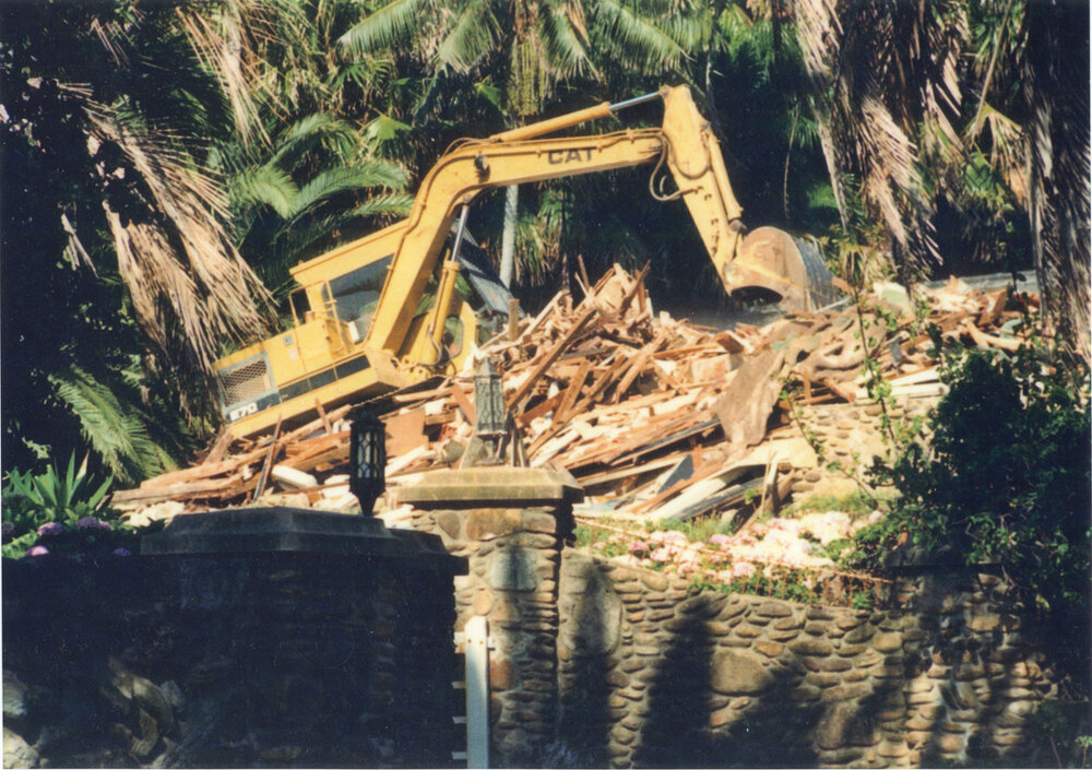 Demolition of Bilgola House, Bilgola Beach January 1990.