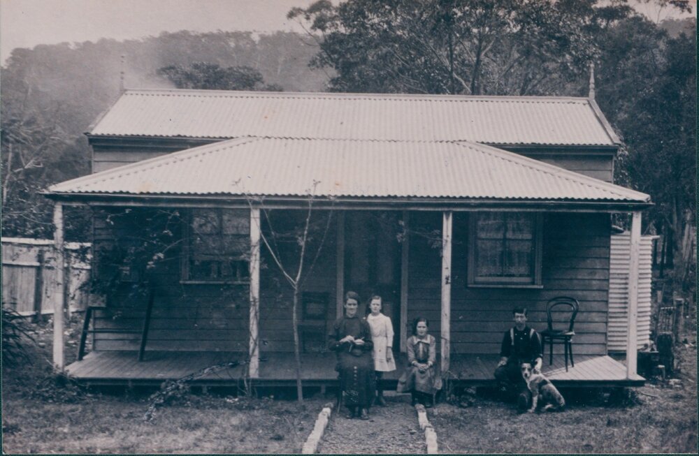Kuhlmorgan family in front of residence, Newport, 1917