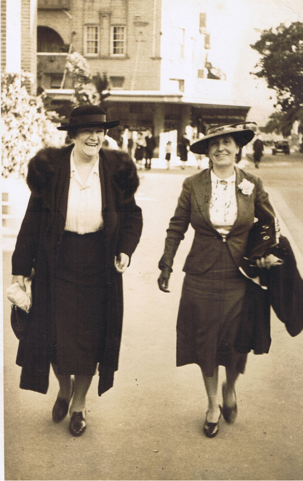Lil Roberts and Nellie Trim on The Corso, Manly, c1930s