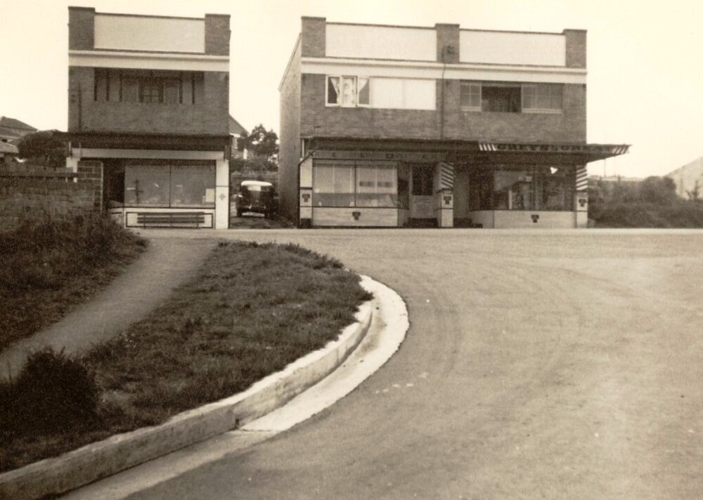 Sydney Road corner with Hope Street, Seaforth, 7th October 1954