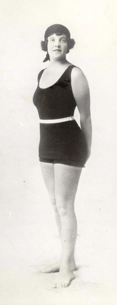 Lilian Owen, Surf Girl competition winner, 1924