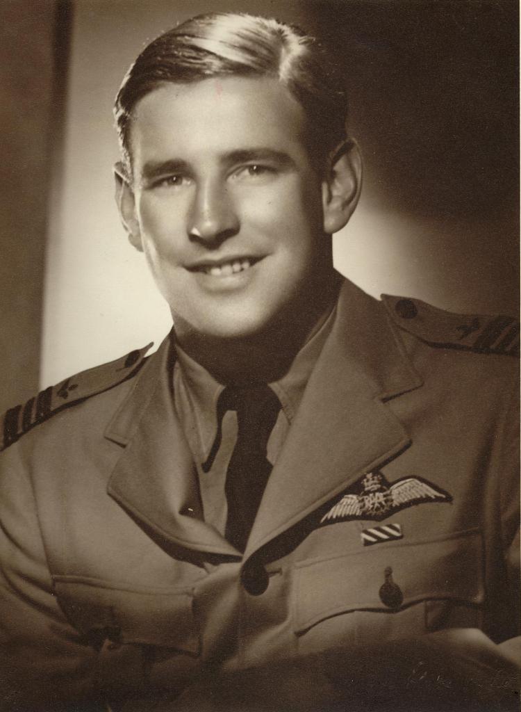 Ray Thorold-Smith, studio shot 