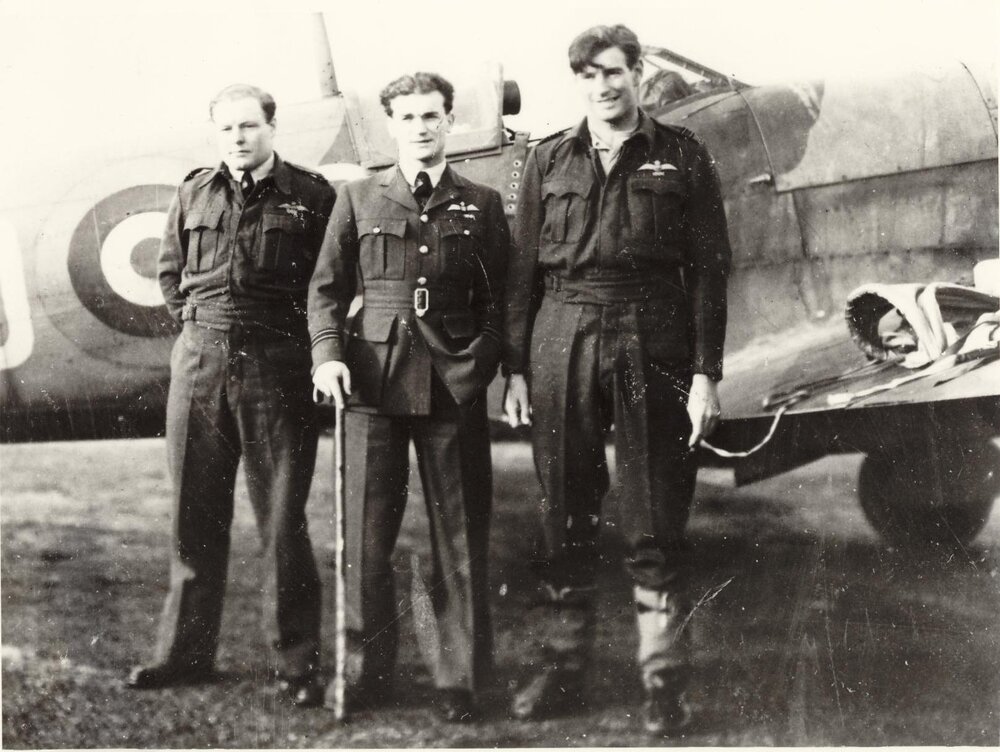 K W Truscott, B E Finucane, Ray E Thorold-Smith, Squadron 452