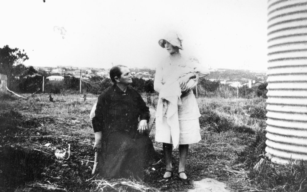 Mary Elizabeth Sayce (Lizzie) with daughter Marjorie and baby Jean, Sayce farm, Abbott Road, North Curl Curl