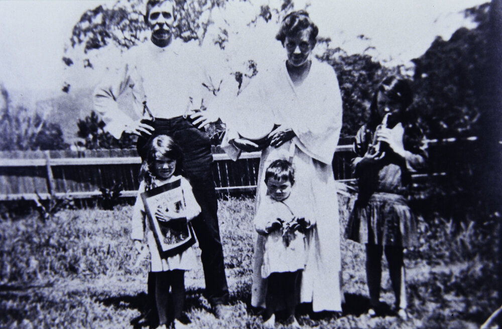 Barnes family Christmas, Bungan Beach, 1919