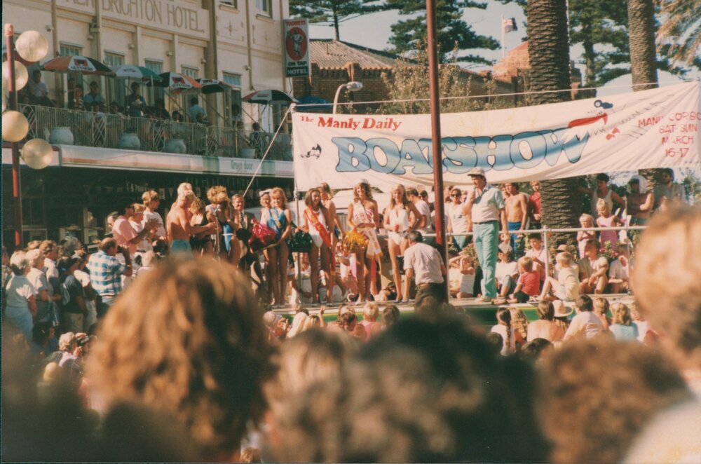 The Manly Daily Boatshow stage and crowd outside Brighton Hotel, Manly, 1985