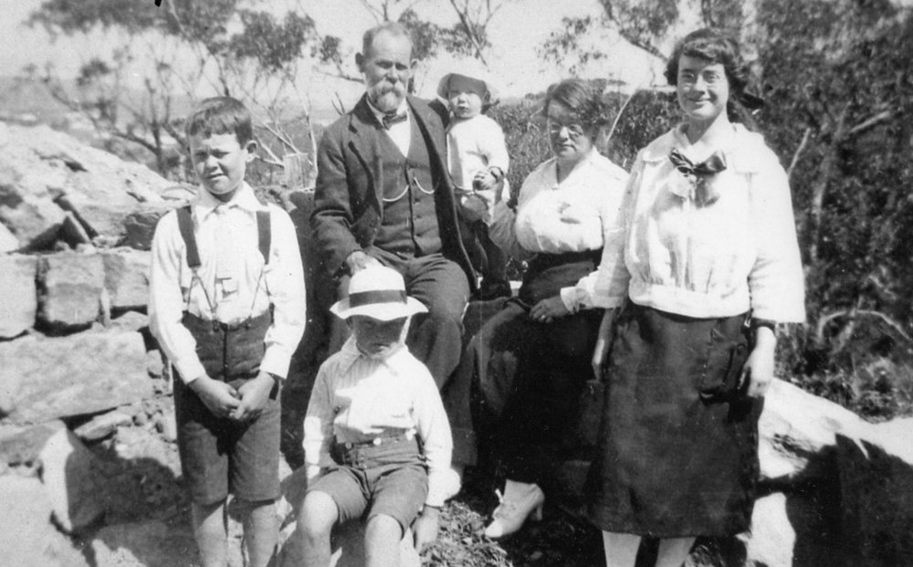 Osborne family, 'LaVista', 62 Alexander Street, Collaroy, 1920
