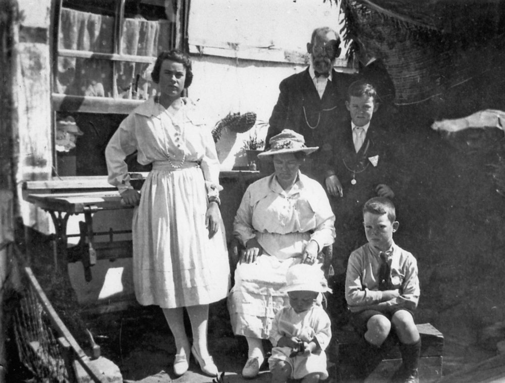 Osborne family 'La Vista' 62  Alexander Street, Collaroy