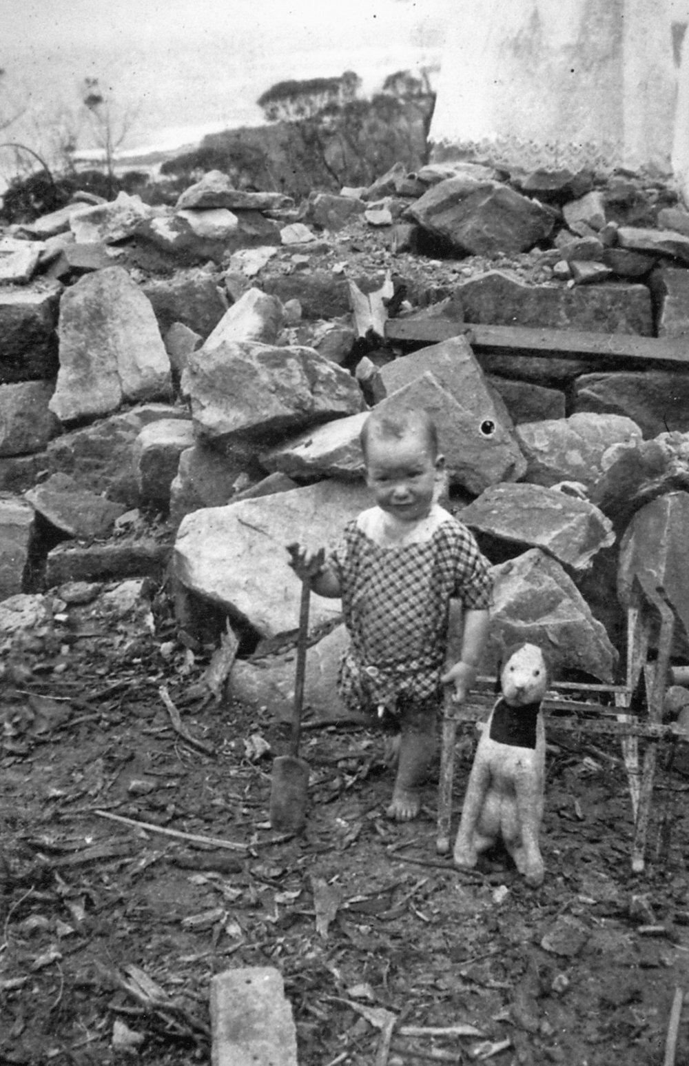 Walter Osborne with his toys at 'La Vista' 62 Alexander Street, Collaroy