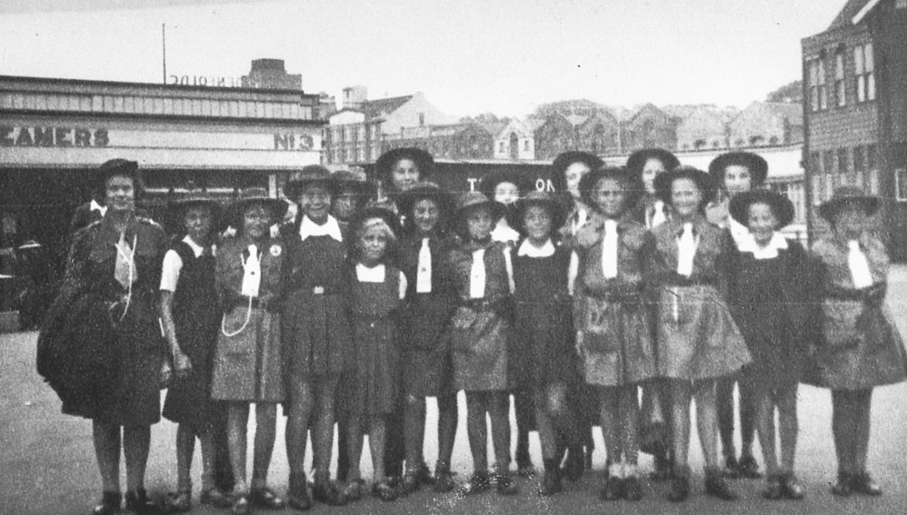 Eva Osborne with Girl Guides at Circular Quay