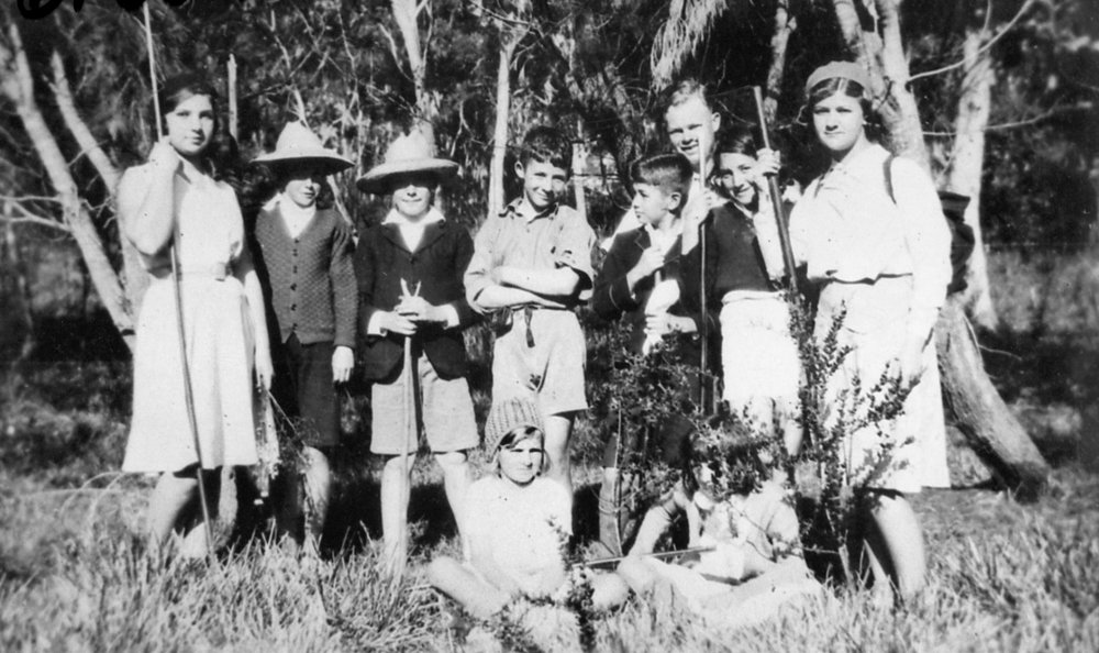Osborne children and friends at Sunday School picinic at South Creek, Narrabeen