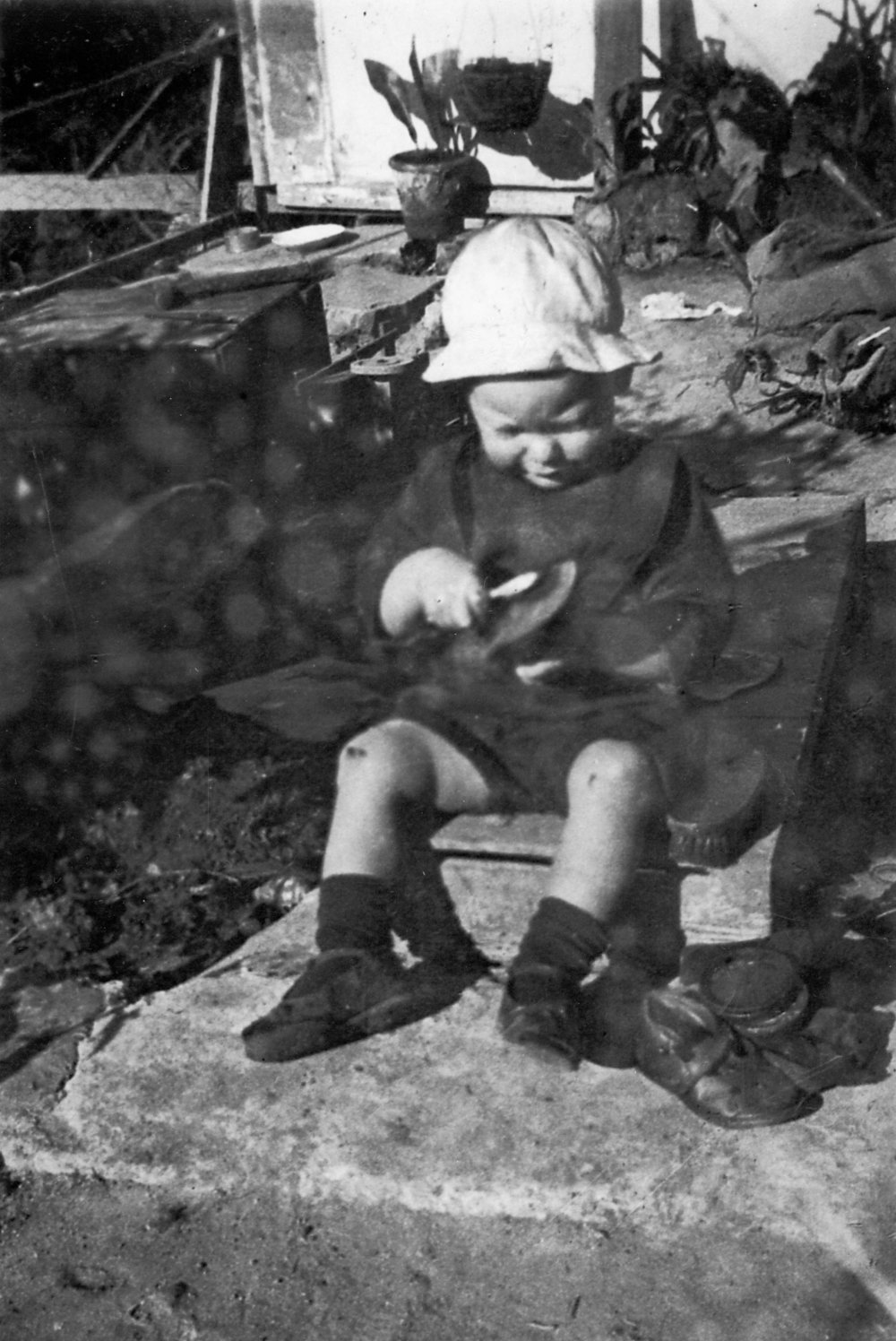 Walter Osborne polishing shoes