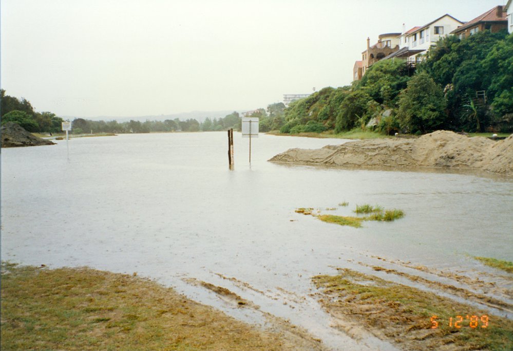 Manly Lagoon in flood 1989