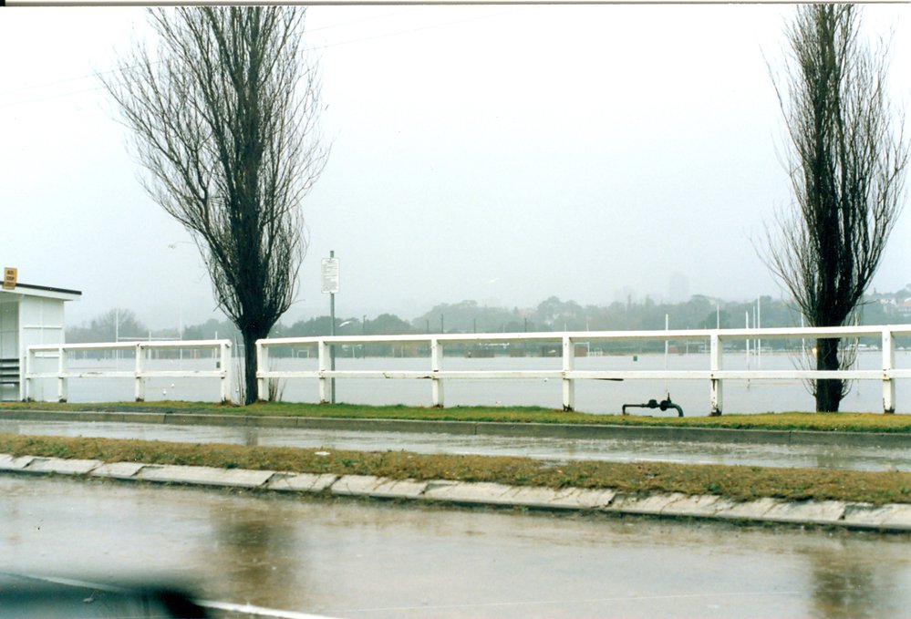 Narrabeen during flood, 1989
