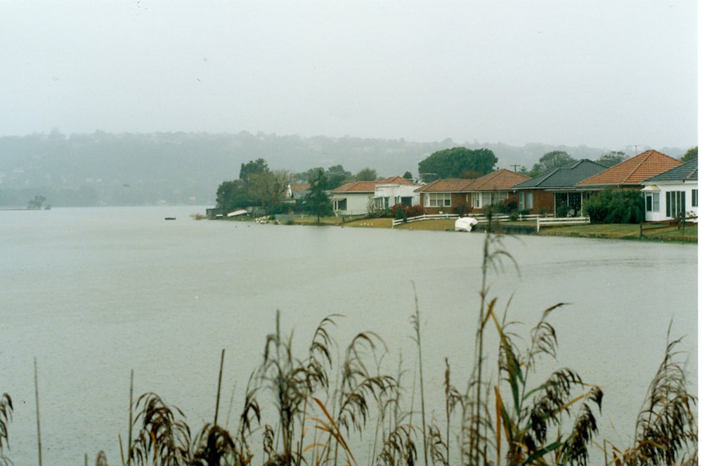 Narrabeen Lagoon during flood, 1989