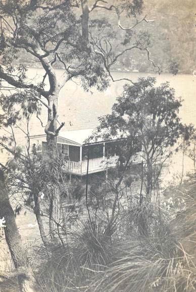 Windybank Houseboat