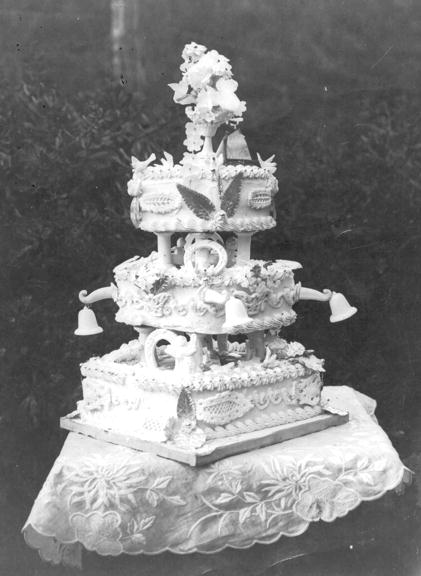 Dulcie Windybank's Wedding cake