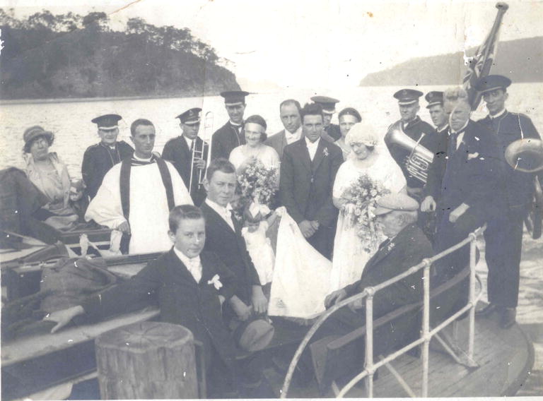 Wedding of Dulcie Windybank to Laurence Kell in 1924, Cottage Point