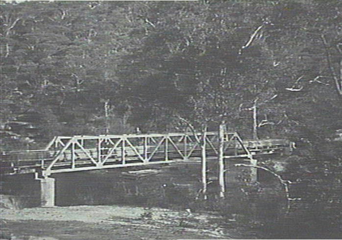 Bridge carrying water-pipes, upper Middle Harbour