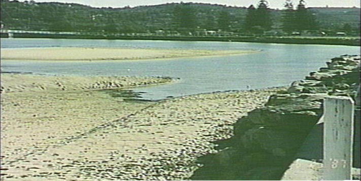 Entrance to Narrabeen Lagoon