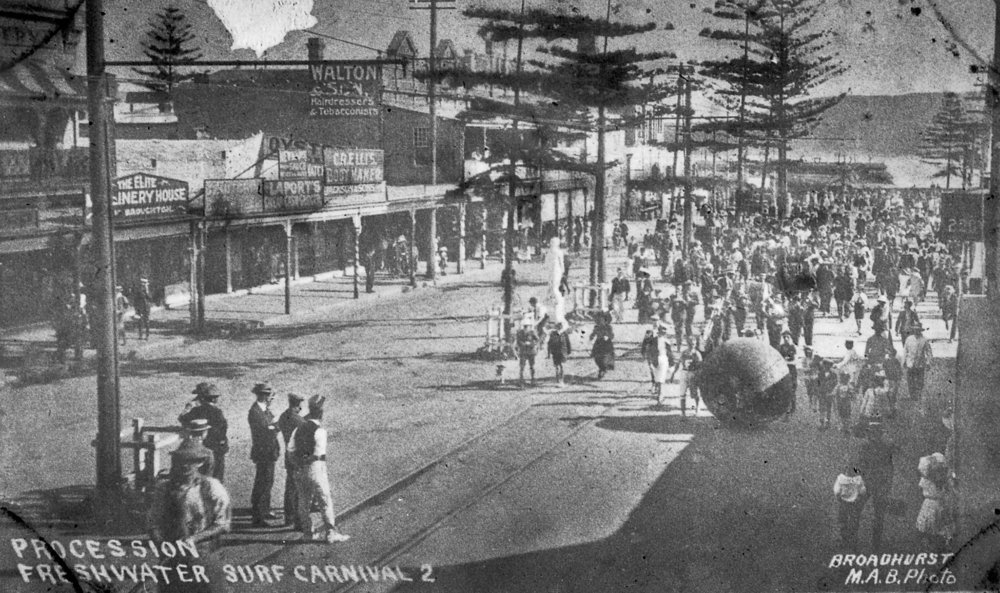 Procession on The Corso, Manly