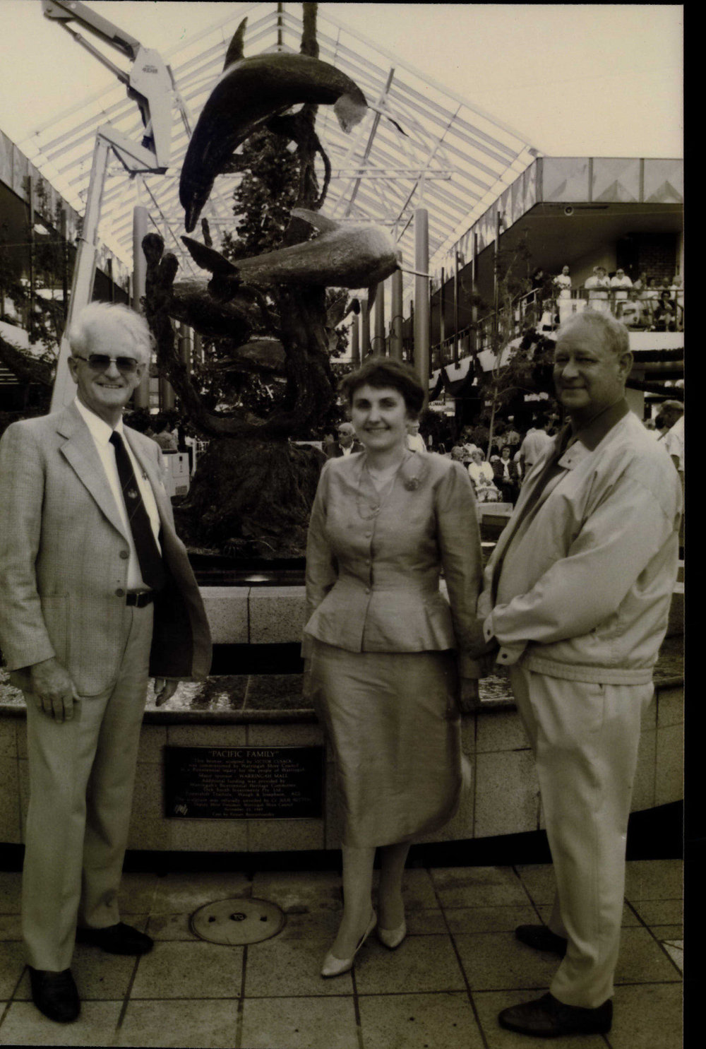 Unveiling bronze sculpture, Warringah Mall