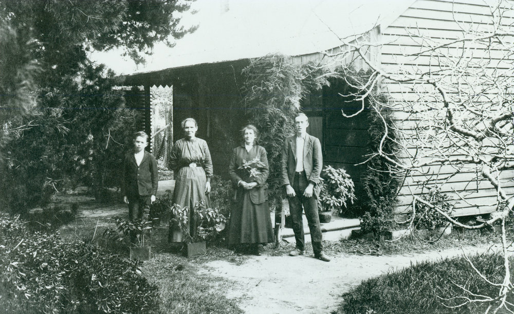 Larkin family, Waratah Farm, Ingleside