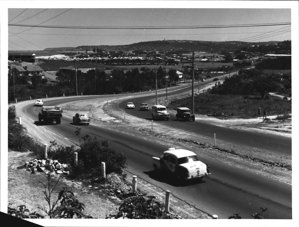 Pittwater Road, Warriewood looking south