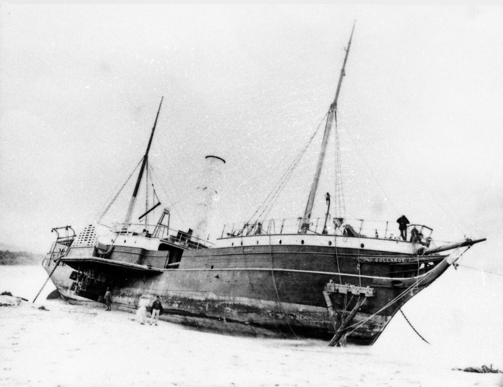 S.S. Collaroy stranded on Collaroy Beach