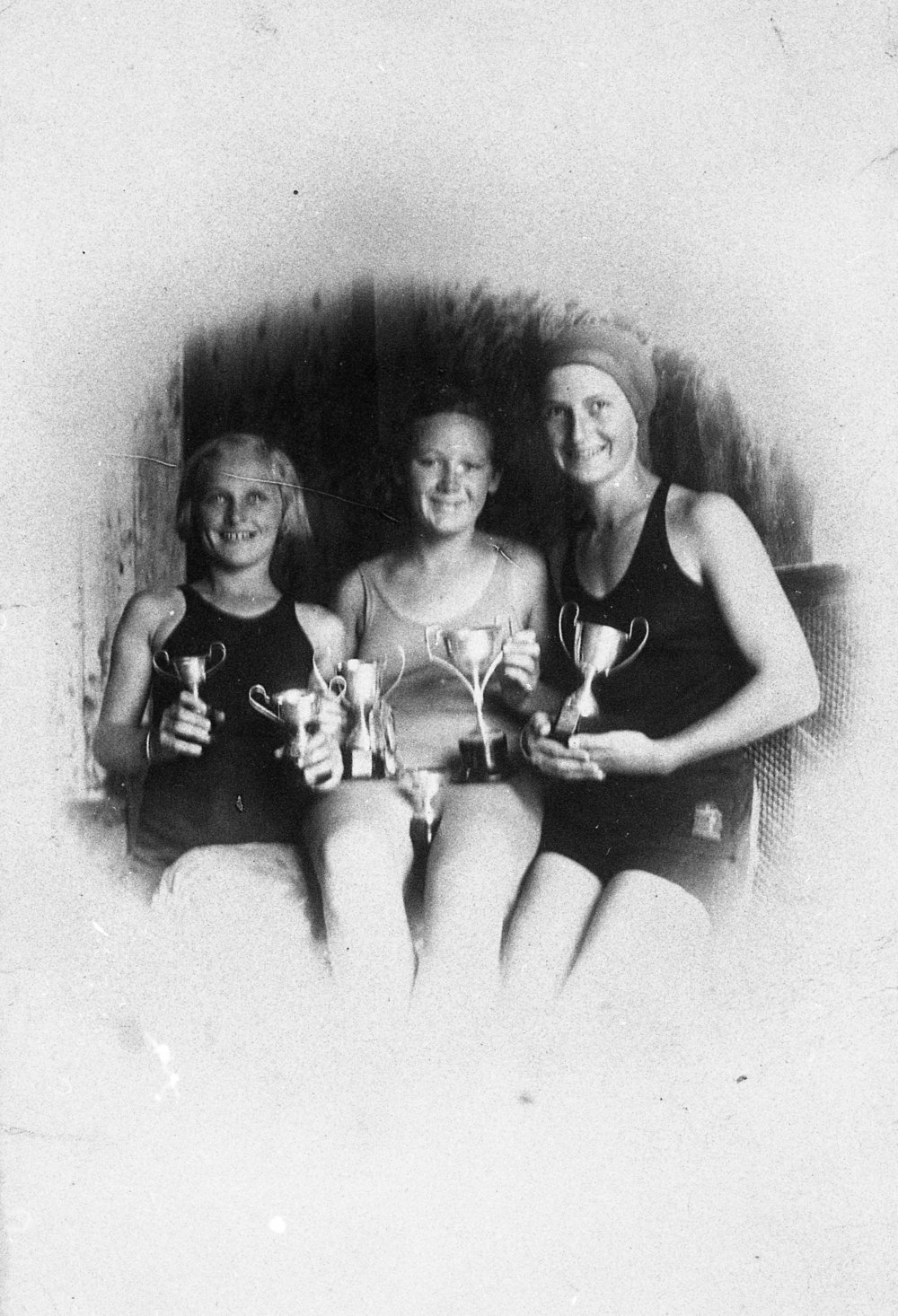 Narrabeen Ladies Amateur Swimming Club members