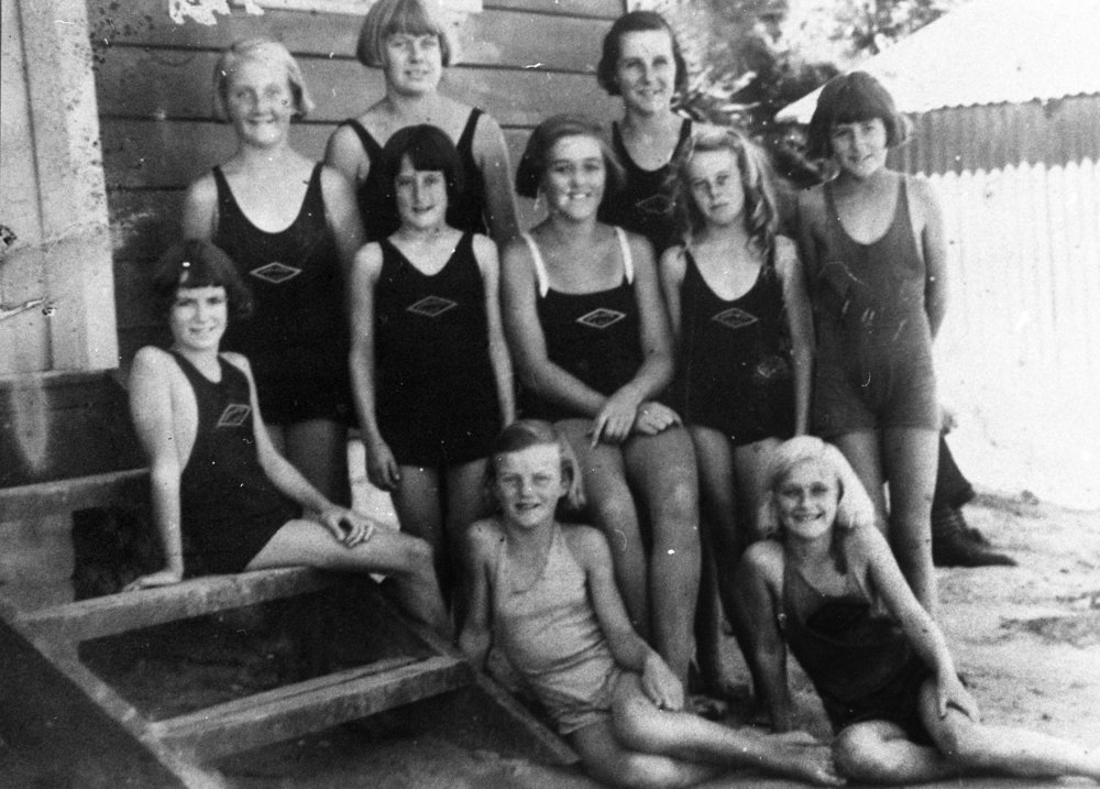 Narrabeen Ladies Amateur Swimming Club members