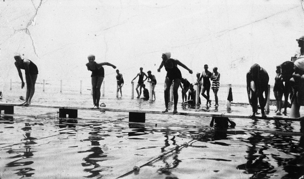 Narrabeen Ladies Amateur Swimming Club members