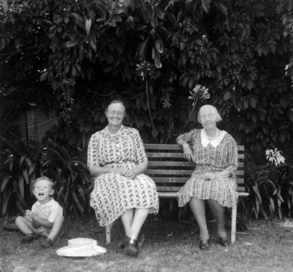 Vera Norman, Alice Ponton, Anthony Addison in Dee Why